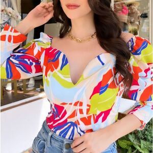 New-Multicolor Printed Top Sz Small long sleeve